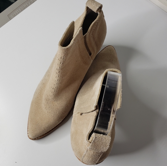 Dolce Vita Stacked Heel Pull-on Laser Cut Basket Weave Pointy Spade Bootie 7.5 - Picture 11 of 12